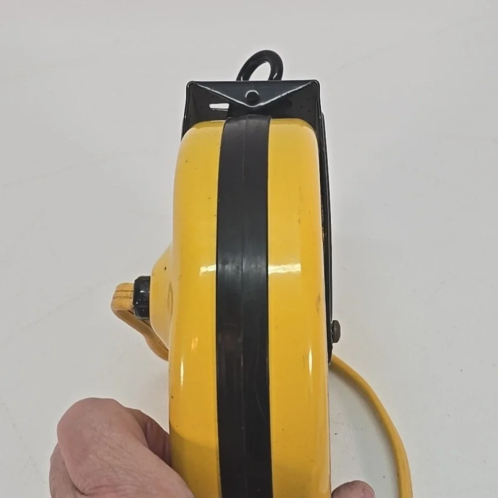 20 Ft. Retractable Cord Reel Needs Spring Reloaded Doesn't Retract.‎ Parts Only
